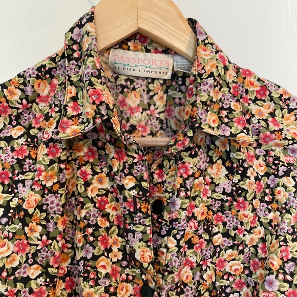 90s Flower Print Crop Top (Tied) - Picture 2 of 6